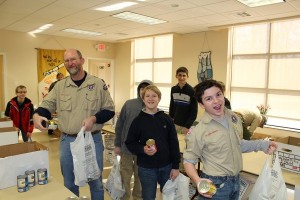 Troops 224 and 328 Sort Food