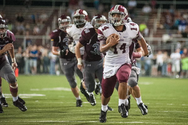 Oak Ridge Wildcats Jordan Dunbar Rushing against Dobyns-Bennett