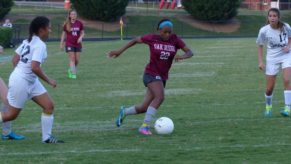 Oak Ridge Lady Wildcats Leah Scudder and Central Bobcats