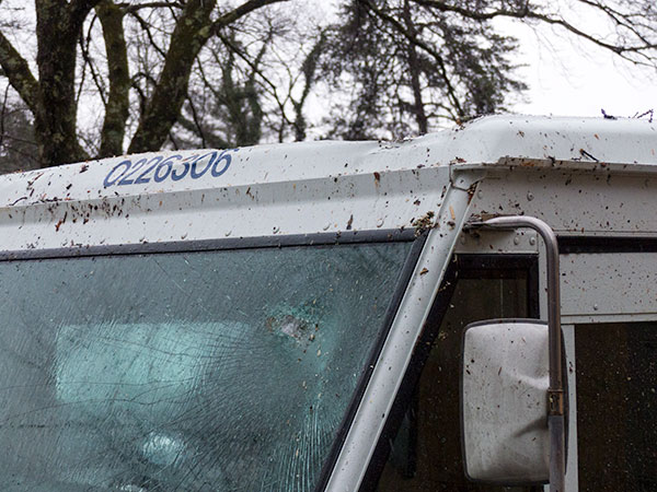 USPS-Mail-Truck-Damage-Front-Jan-22-2016
