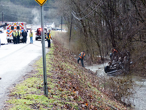 Clinton-Highway-Crash-Tow-Trucks-Feb-16-2016