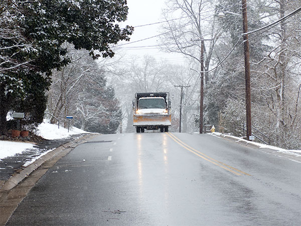 Snow-Plow-Outer-Drive-Feb-12-2016
