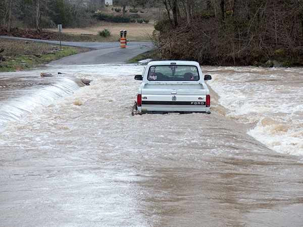 Truck-Stuck-Irwin-Mill-Road-Feb-24-2016-3