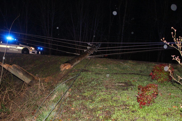 Travis-Lyles-Crash-Power-Pole-March-13-2016