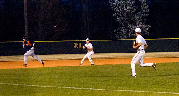 Wildcats-Shortstop-Throw-William-Blount-March-26-2016