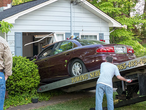 Car-Crash-Everest-Circle-Home-7-April-26-2016