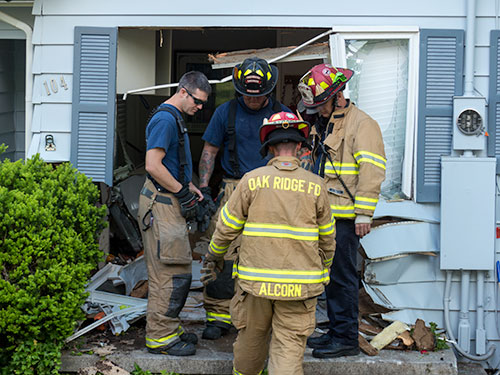 Car-Crash-Everest-Circle-Home-April-26-2016