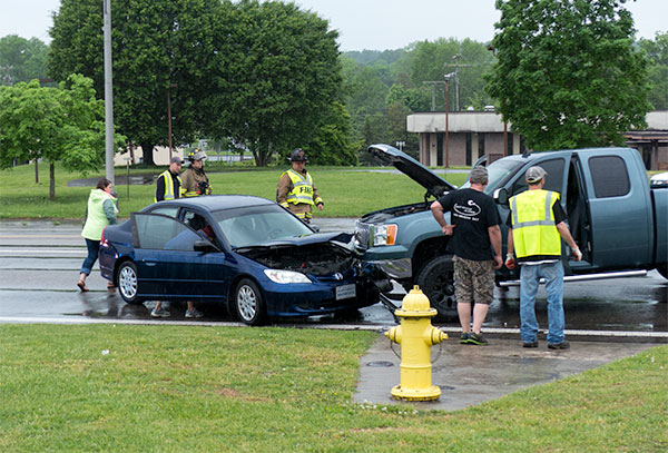 GMC-and-Honda-Crash-Oak-Ridge-Turnpike-April-30-2016