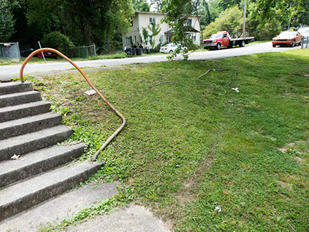 Wabash-Lane-Crash-House-I-Sidewalk-Railing-May-25-2016