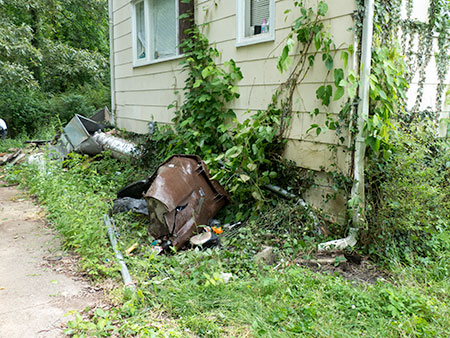 Wabash-Lane-Crash-Side-of-House-May-25-2016