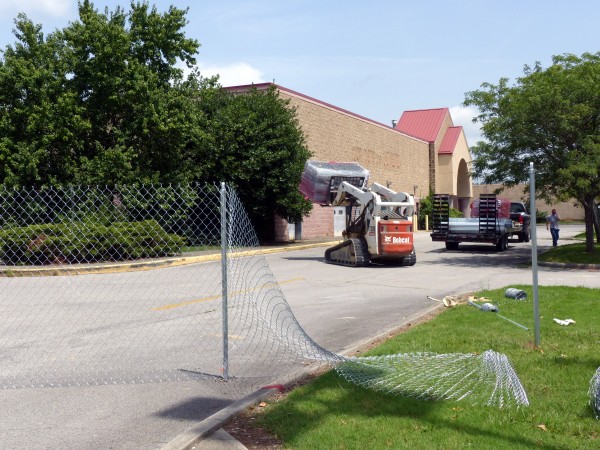Main Street Oak Ridge Fencing July 12 2016 4