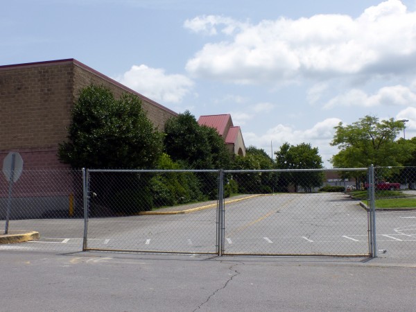 Main Street Oak Ridge Fencing Sears July 12 2016 1