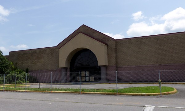 Main Street Oak Ridge Fencing Sears July 12 2016 3