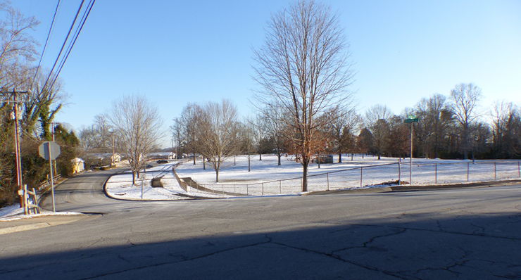 snow-at-cedar-hill-park-outer-drive-jan-7-2017-slider