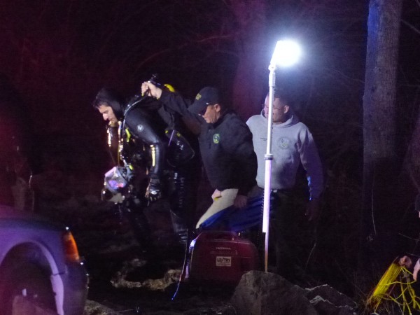 Dive rescue teams check for other submerged occupants of a vehicle near Bull Run Park in Claxton after a car crashed off New Henderson Road and into the water on Wednesday evening, March 8, 2017. (Photo by John Huotari/Oak Ridge Today)