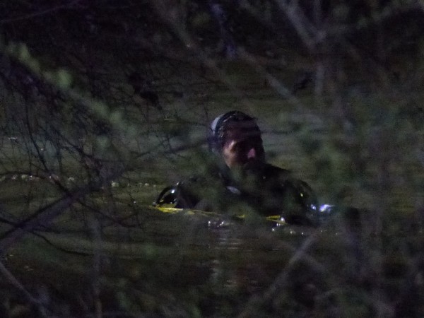 A diver checks for other submerged occupants of a vehicle near Bull Run Park in Claxton after a car crashed off New Henderson Road and into the water on Wednesday evening, March 8, 2017. (Photo by John Huotari/Oak Ridge Today)