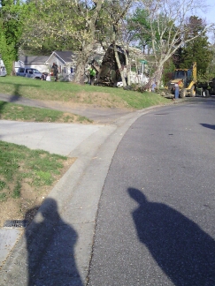 A Subaru Outback station wagon appeared to be headed south, down the hill on Delaware Avenue, when it went off the left side off the road, appeared to have become airborne after it hit an upward-sloping embankment next to the uppermost driveway at the center of this picture, and then crashed into trees at a house at Dixie Lane on Thursday evening, April 13, 2017. (Photo by John Huotari/Oak Ridge Today)