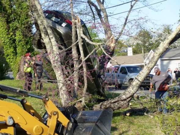 A Subaru Outback station wagon went off Delaware Avenue and appeared to have crashed into trees while airborne at a house at Dixie Lane on Thursday evening, April 13, 2017. (Photo by John Huotari/Oak Ridge Today)