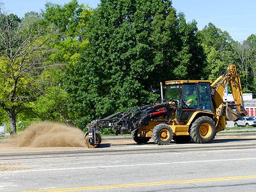 South Illinois Avenue remained closed early Friday afternoon, May 26, 2017, after about 100 gallons of diesel fuel spilled onto the road following a crash involving a dump truck and two vehicles at Lafayette Drive/Scarboro Road in south Oak Ridge. (Photo by John Huotari/Oak Ridge Today)