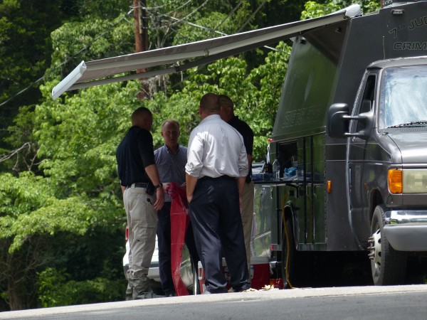 Three people were found dead at a home on Oak Lane in north Oak Ridge on Thursday morning, June 15, 2017, authorities said. Above, the Oak Ridge Police Department investigates. (Photo by John Huotari/Oak Ridge Today)