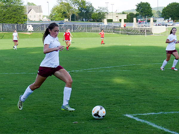Oak Ridge sophomore Maddie Peters (21) is pictured above during a 8-0 win over Halls at home on Thursday, Aug. 17, 2017. (Photo by John Huotari/Oak Ridge Today)