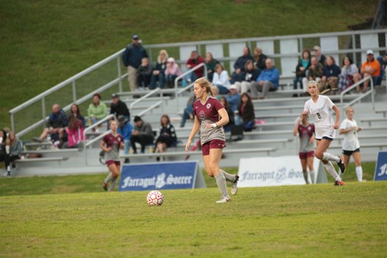 Oak Ridge sophomore Rachael Brewer (9) is pictured above at Farragut on Wednesday, Sept. 13, 2017. (Photo by Luther Simmons)
