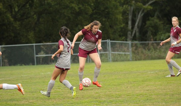 Oak Ridge senior Katie Roach (6) is pictured above at Farragut on Wednesday, Sept. 13, 2017. (Photo by Luther Simmons)