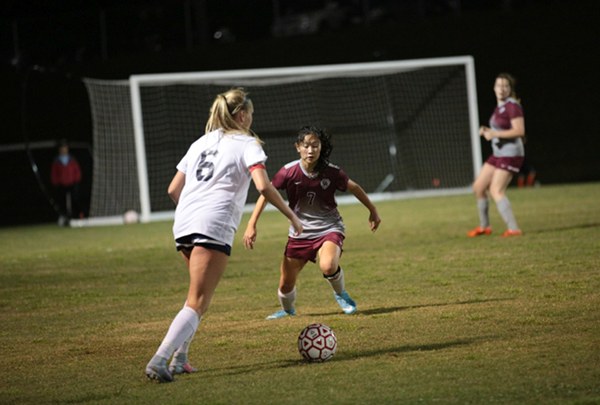 Oak Ridge freshman Izzy Wang (7) plays defense at Farragut on Wednesday, Sept. 13, 2017. (Photo by Luther Simmons)