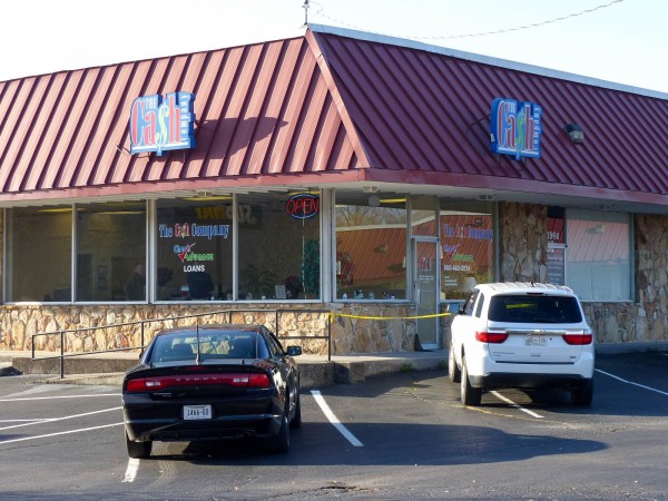 The Oak Ridge Police Department is investigating a robbery reported at The Cash Company in west Oak Ridge on Friday afternoon, Dec. 1, 2017. (Photo by John Huotari/Oak Ridge Today)