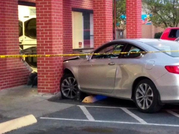 At least one person was injured after a vehicle was reported to have crashed into the Maytag Laundry near South Illinois Avenue in central Oak Ridge on Tuesday evening, Sept. 18, 2018. (Photo by John Huotari/Oak Ridge Today)
